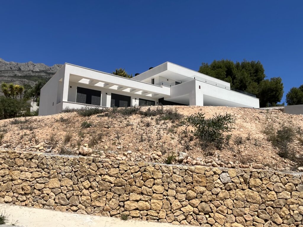 Exterior moderna casa independiente obra nueva